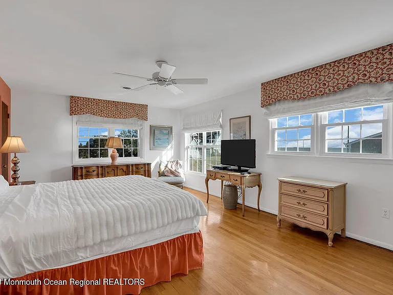 7 Howell Ave — Photo 24