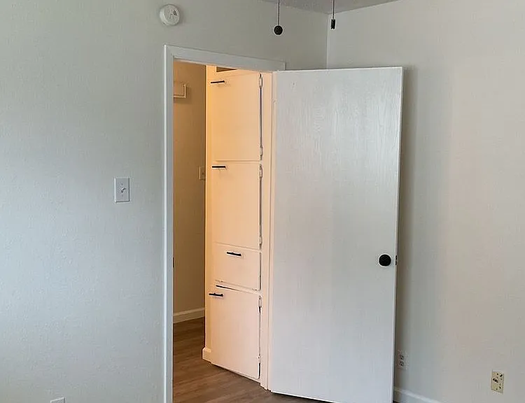 1208 Preswick Cir — Photo 18