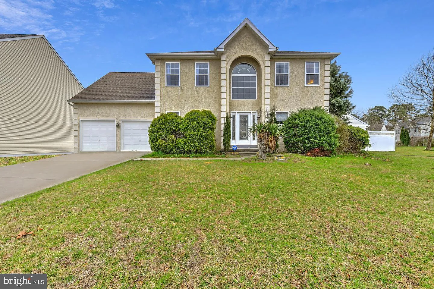 4 bed, 2.5 bath, 2054 sqft, $6,000 — Photo 1