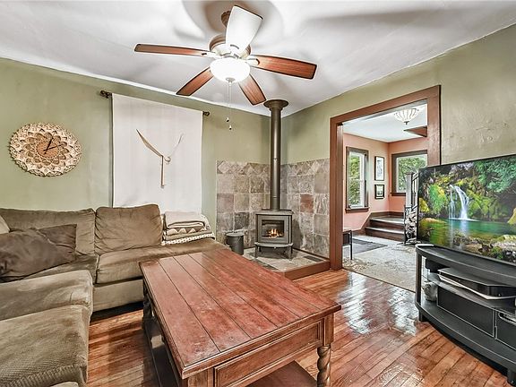 5th image of 351 Spencer Rd