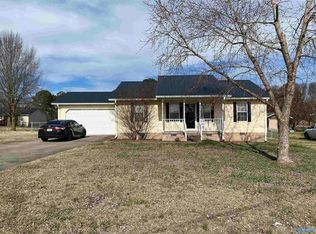 209 Sugar Mill Ln, Albertville, AL 35950