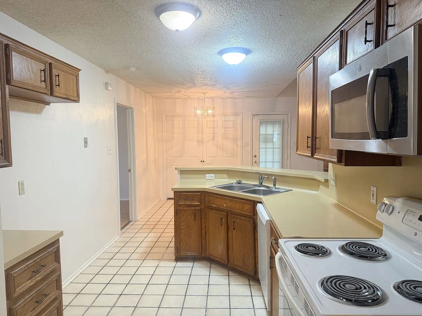 1815 Cedarview Drive.. Longhorn Properties.. — Photo 3