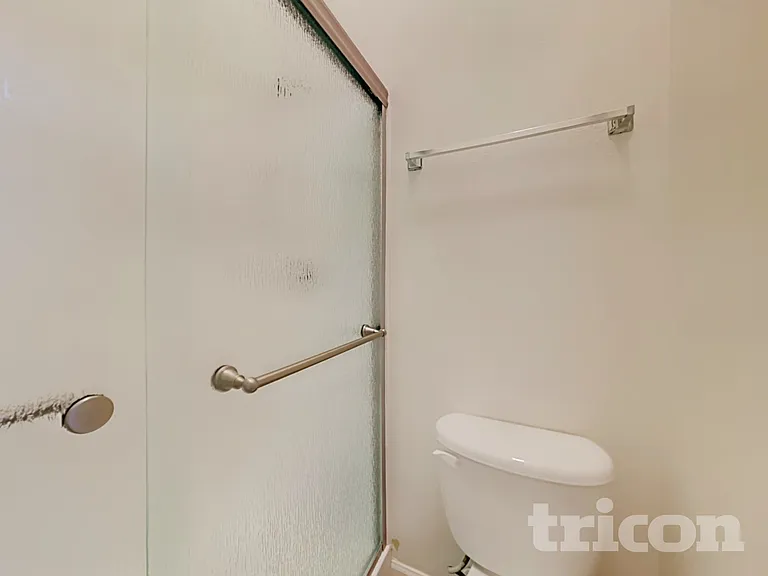 15833 W Moreland St — Photo 12