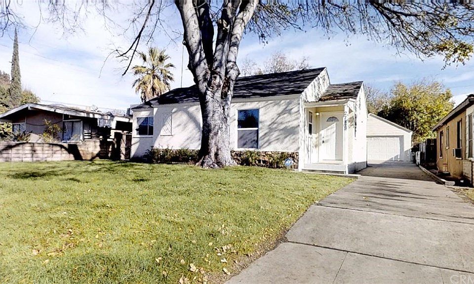 1st image of 2787 N Berkeley Ave