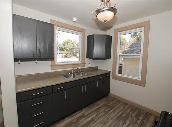 4th image of 1023 W Poplar St