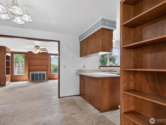 4th image of 716 Murphy Way