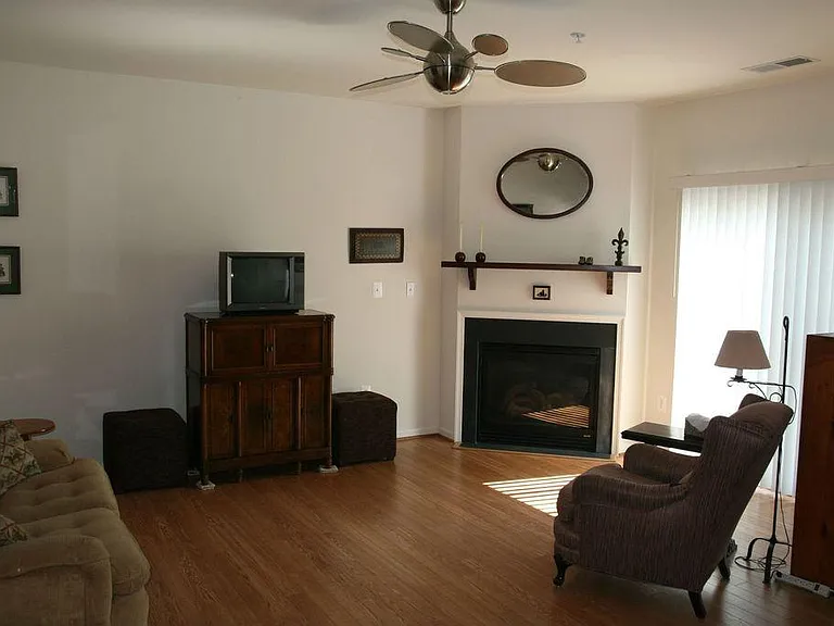 20253 Macglashan Ter — Photo 4