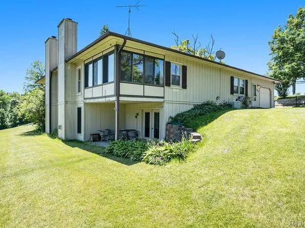 601 Golf Rd, Lapeer, MI 48446