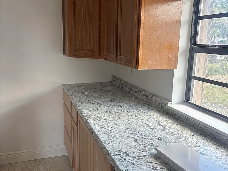 2542 Taft St — Photo 7