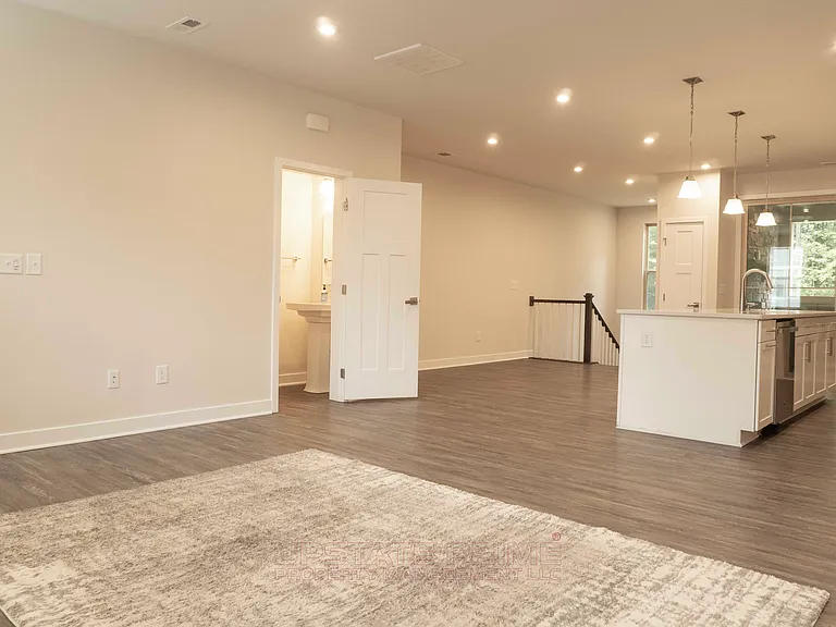 8 Questover Dr — Photo 12