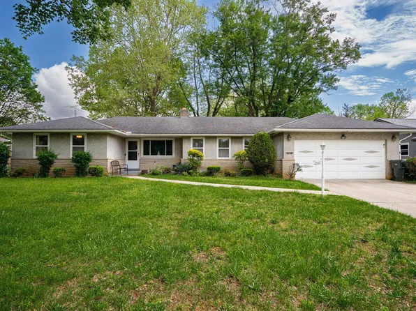 2747 Castlewood Rd, Columbus, OH 43209