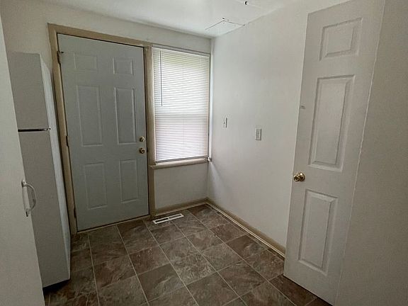 3rd image of 5407 Benton St