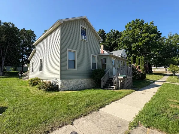 51 W Oak St, Institute, WI 54235