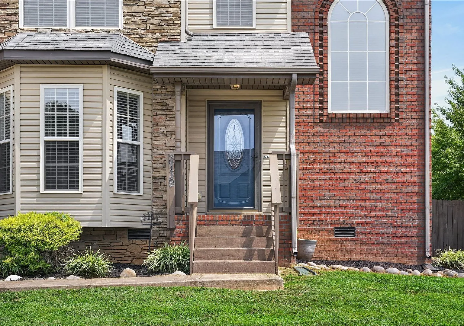 Pet Friendly Three Bedroom! — Photo 4