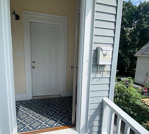 shared breezeway (lockable)
