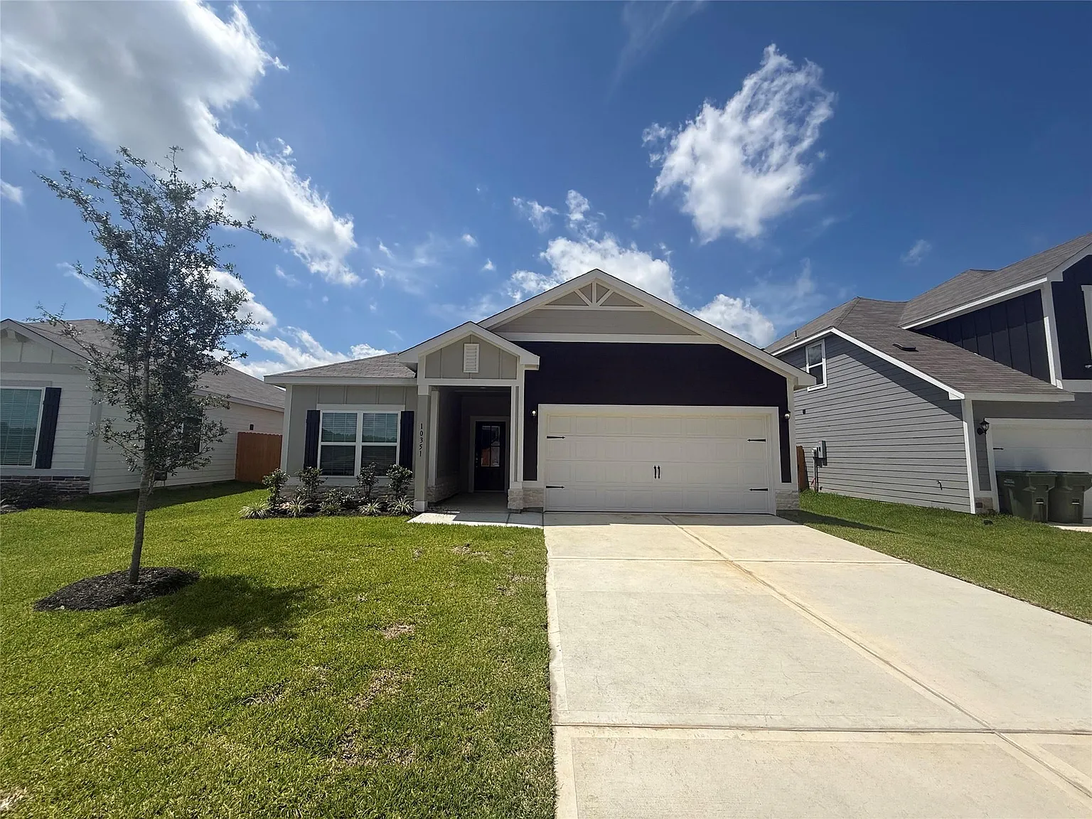 3 bed, 2.0 bath, 1316 sqft, $2,095 — Photo 1