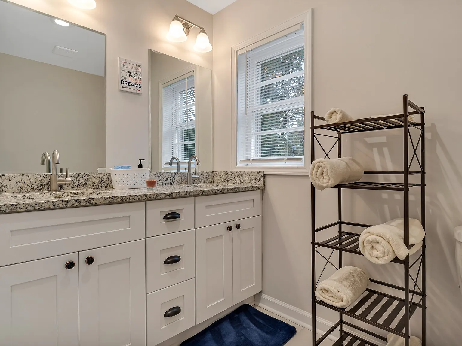 Charming East Atlanta Home - Master Bedroom + en-suite Bathroom — Photo 4