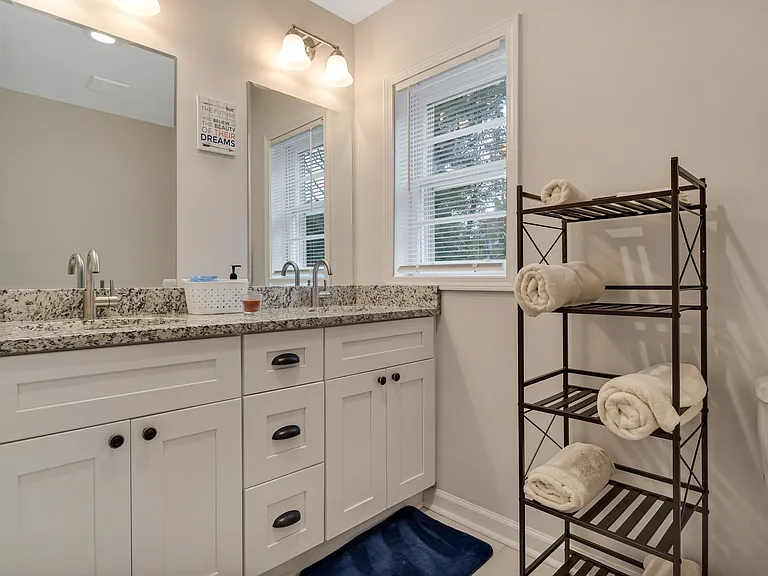 1296 Diamond Ave SE — Photo 4