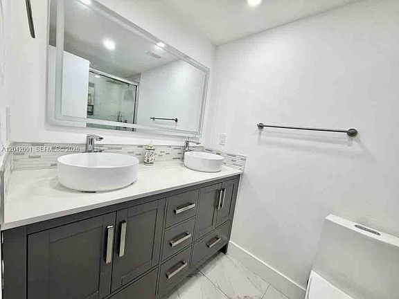 5th image of 500 Bayview Dr APT 232