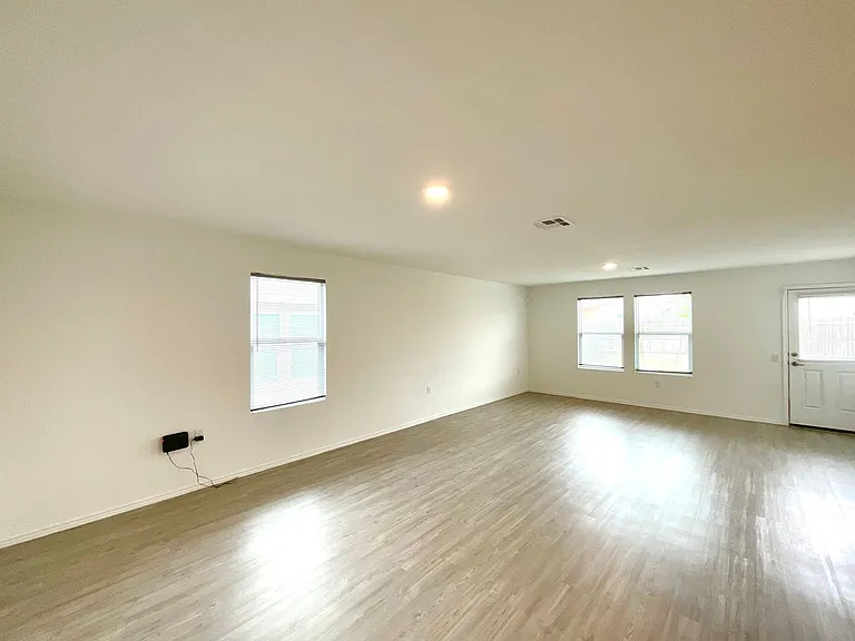 615 Bean Bnd — Photo 17