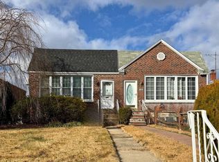 8512 Frontenac St, Philadelphia, PA 19152