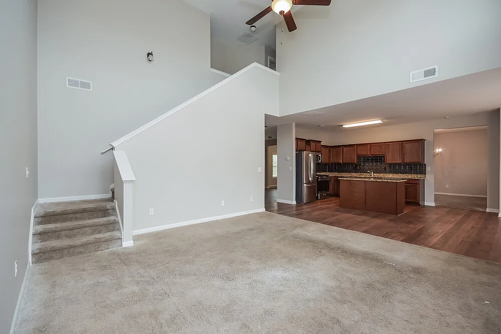 4 bed, 2.5 bath, 2541 sqft, $2,455 — Photo 4
