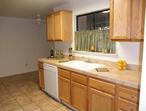 3rd image of 17 North St APT A