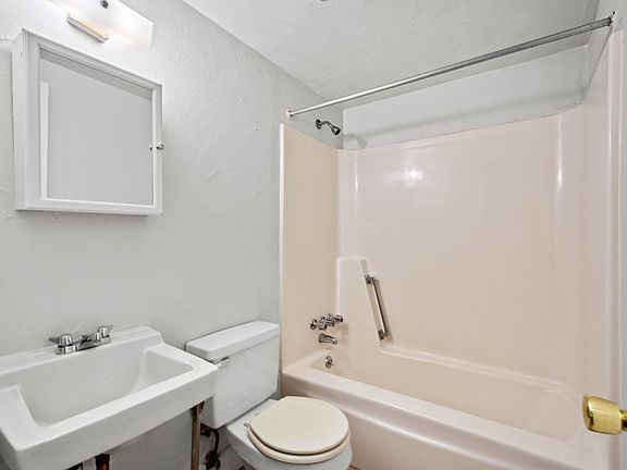 3rd image of 1567 Cathell Rd APT B7