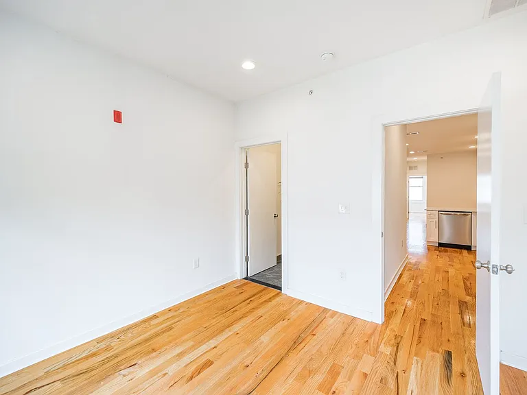 1642 N Marshall Street — Photo 16