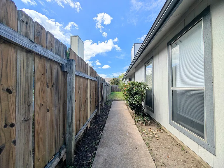 2036 Redwing Way — Photo 4