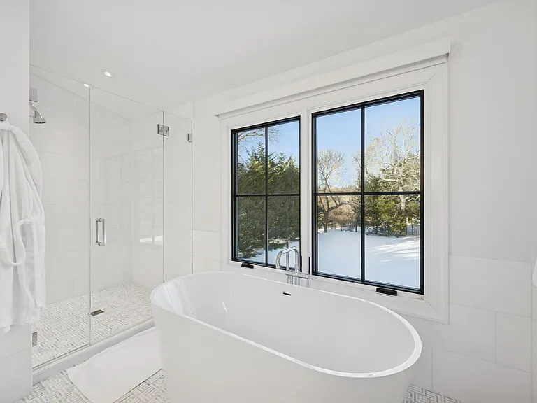 48 Country Club Dr — Photo 36