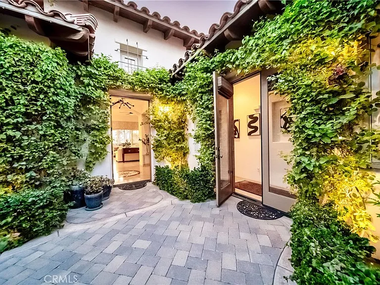 56705 Village Dr — Photo 41