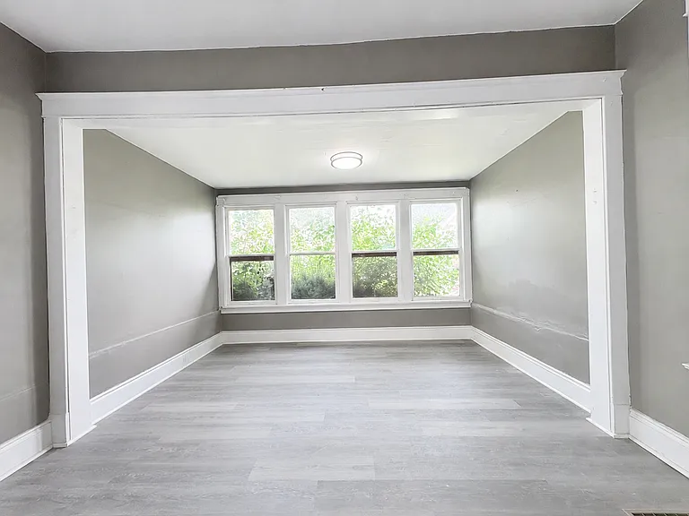 218 Kevin Pl — Photo 3