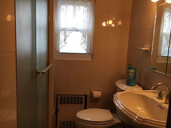 5th image of 154 Cleveland Ave