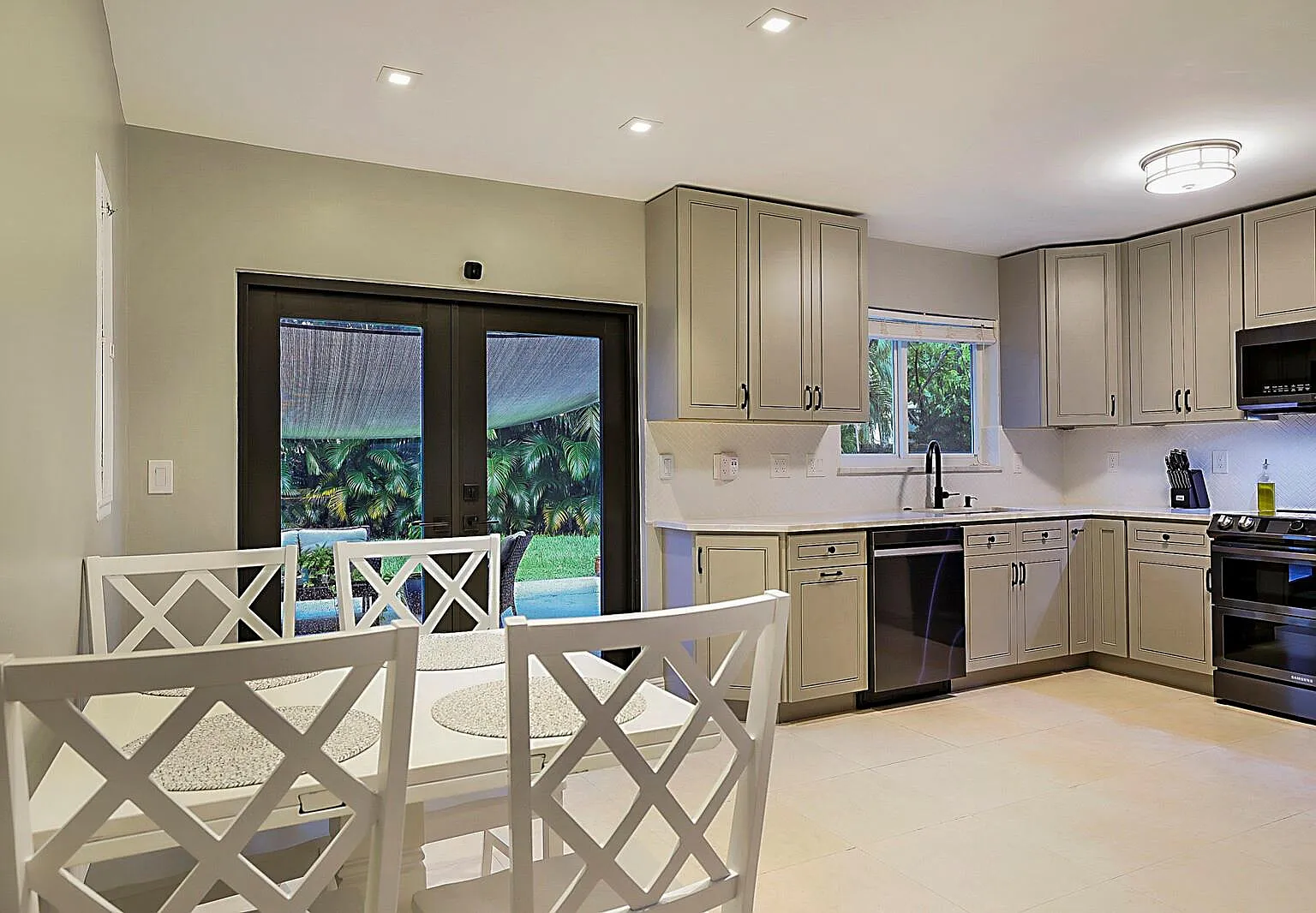 3 bed, 2.0 bath, 1500 sqft, $3,990 — Photo 3