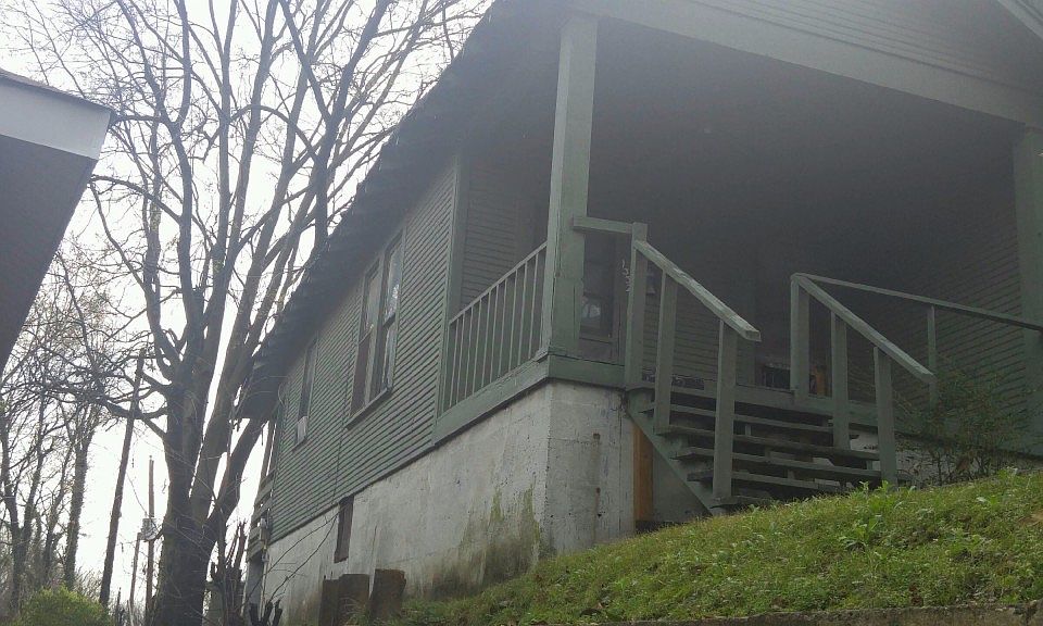 2nd image of 1332 Latham St