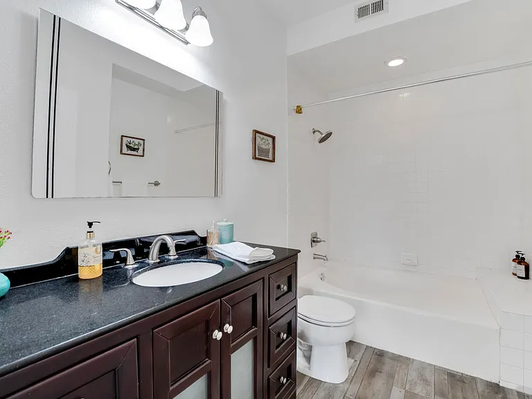 13331 Moorpark St #206 — Photo 14
