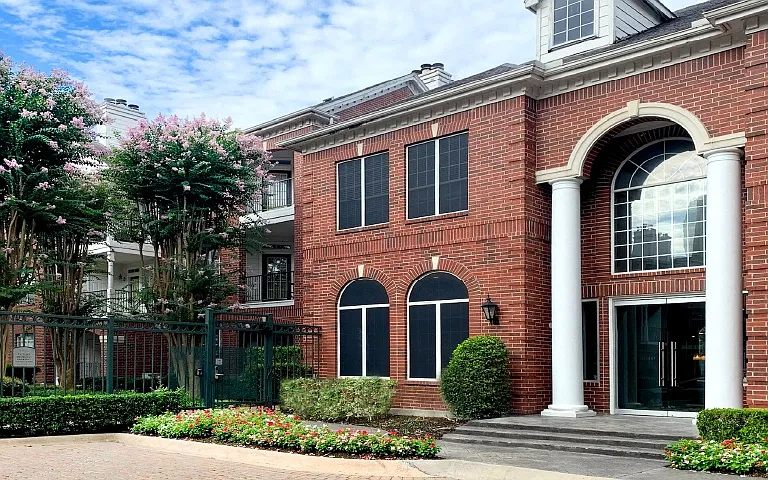 Tuscany Apartments — Photo 7