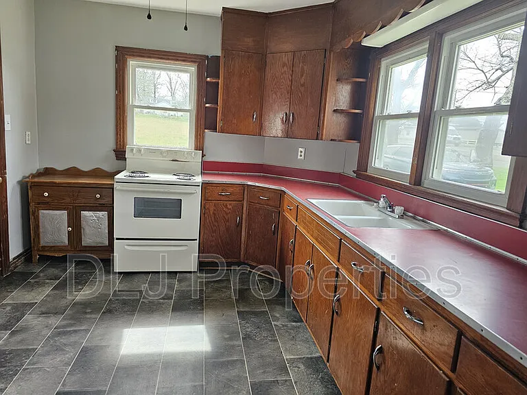 816 Andrew Johnson Hwy — Photo 6