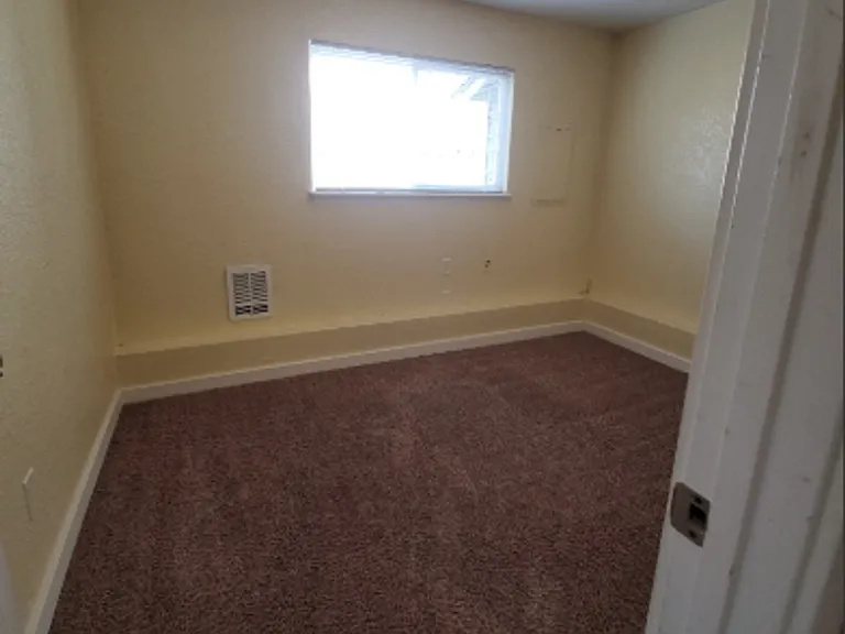 2701 Saint Clair St — Photo 14