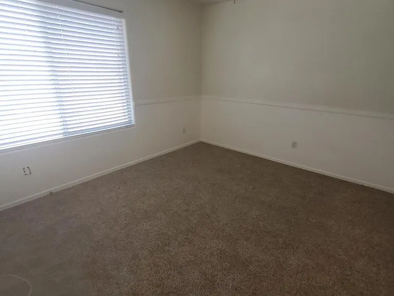 1853 E Shannon St — Photo 25