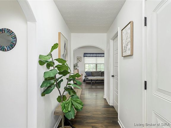 4th image of 930 Twin Oaks Drive
