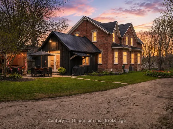 16 Peter St, Grey Highlands, ON N0C 1E0