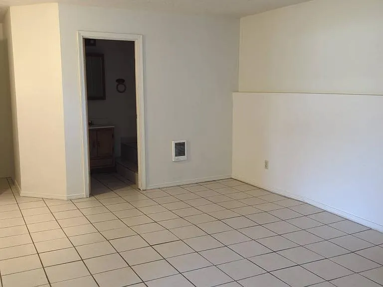 536 Monroe St — Photo 12