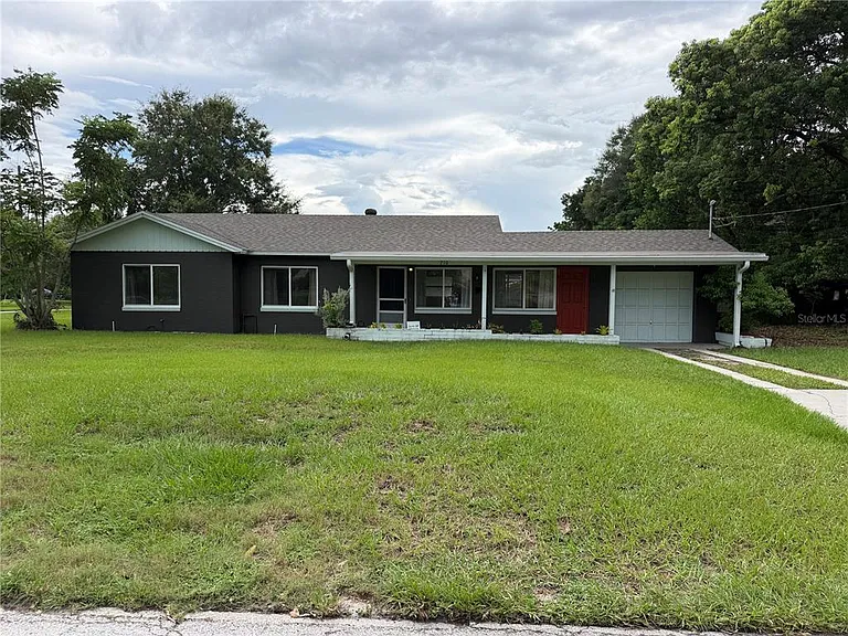 710 Winthrop Pl — Photo 1