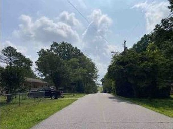 Exterior Neighborhood (street photo)