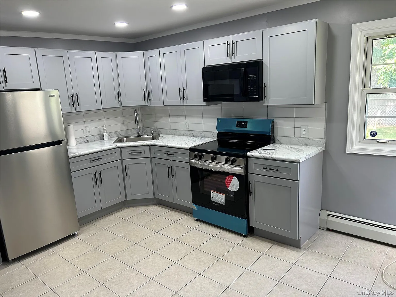4 bed, 2.0 bath, 1152 sqft, $4,300 — Photo 2