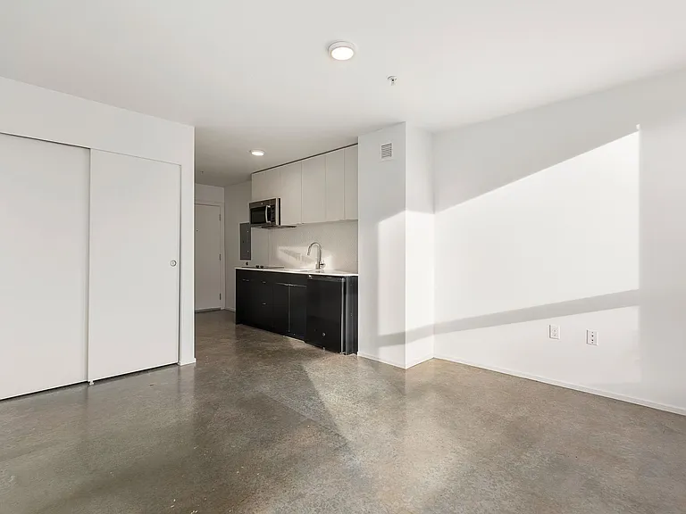722 E Pike St — Photo 27