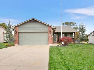 606 E Plantation Rd, Maize, KS 67101