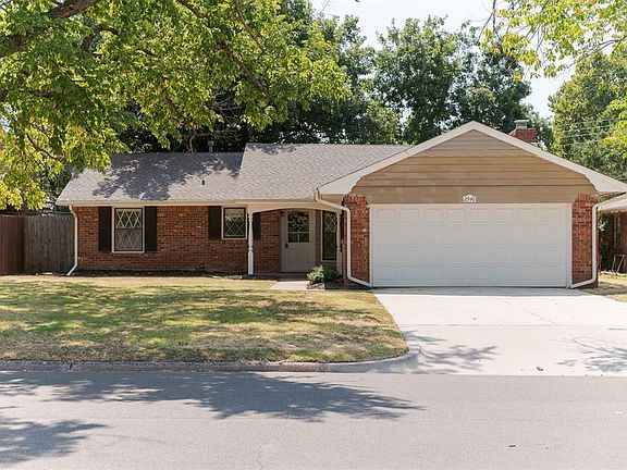 2nd image of 2940 Lakeside Dr